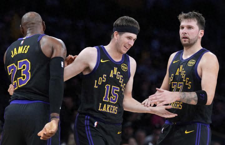 九五至尊-失误不断，湖人险胜鹈鹕，东契奇关键时刻统治比赛